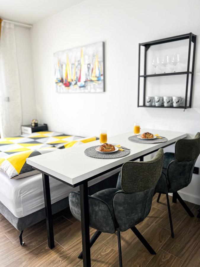 San-Studio Apartment Dugi Rat Kültér fotó