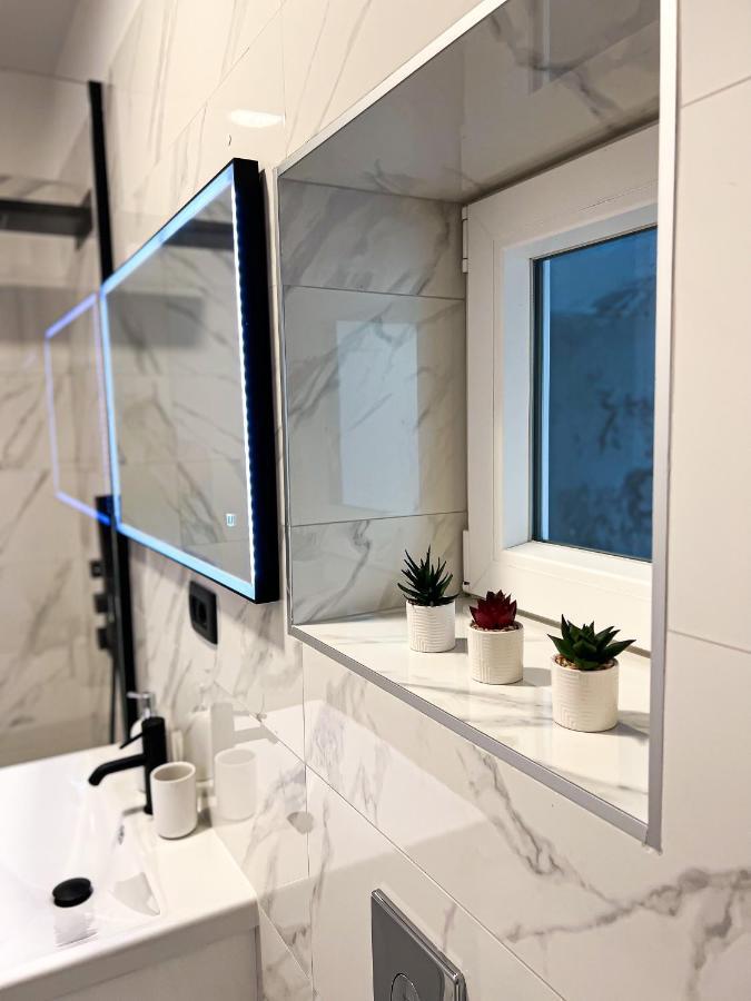 San-Studio Apartment Dugi Rat Kültér fotó